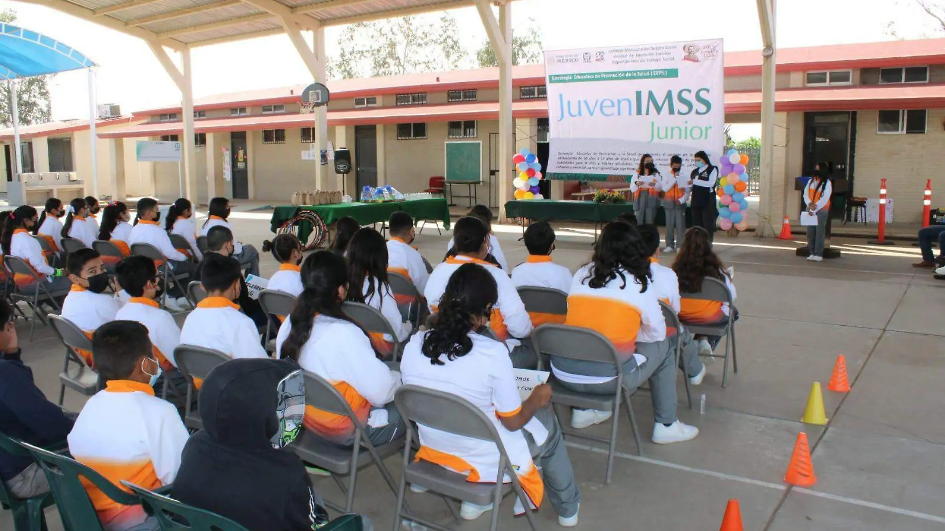 Personal del IMSS de esta ciudad participaron en una jornada de salud efectuada en una escuela primaria de la colonia Reforma